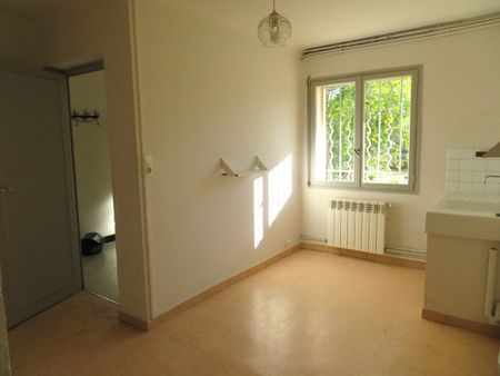 Maison + Garage 940€ H.C , proche rue salomon reinach, Nîmes - Photo 2