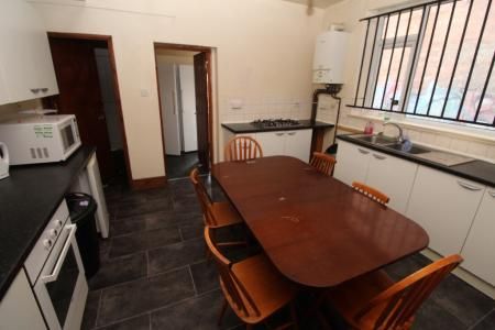 (5 Bed) Derby Road, Lenton, Nottingham, NG7 - Photo 3