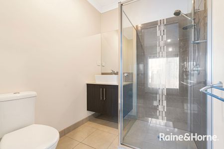 3 Bedroom house in Clyde North! - Photo 3