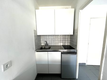 Appartement 1 pièces 22m2 MARSEILLE 6EME 620 euros - Photo 3