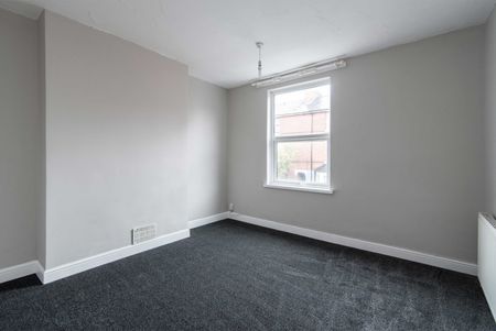 3 Bed Terraced House, Bathley Street, NG2 - Photo 2