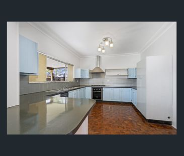 Briliant single level Home in the Perfect Location - Photo 3