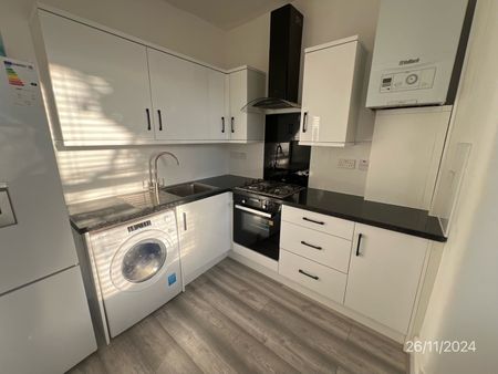 2 Bed Flat, The Drive, IG1 - Photo 2