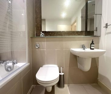 1 bed Flat in 185 Stoke Newington High Street , London, N16 0LH - Photo 4