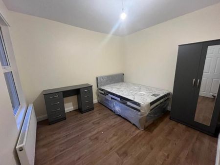 Fitzroy Close, Southampton - Photo 2