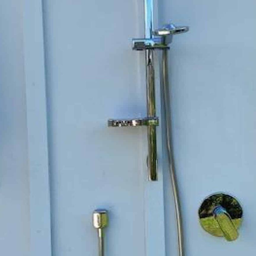 Contemporary family home - Photo 1