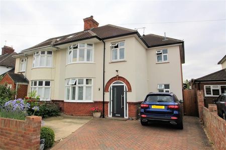 4 bedroom semi-detached house to rent - Photo 2