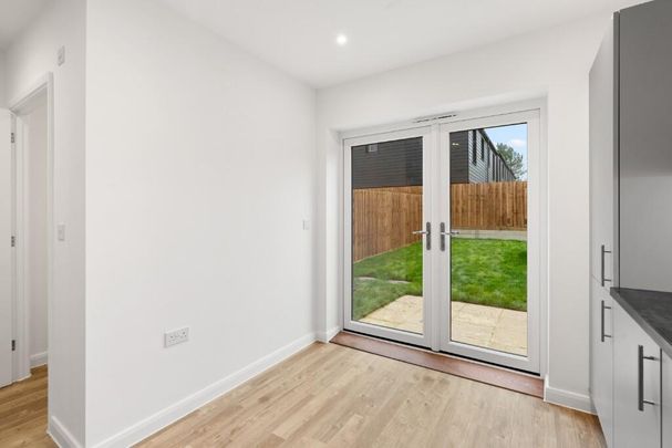 3 bedroom semi-detached house to rent - Photo 1