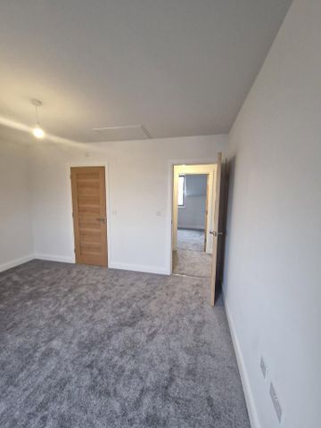 4 bedroom terraced house to rent - Photo 3