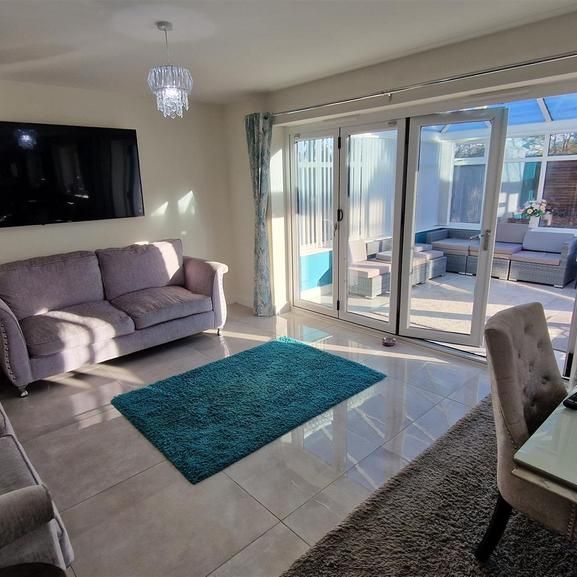 5 bedroom detached house to rent - Photo 1