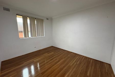 Newly painted 2 bedroom unit - Photo 3
