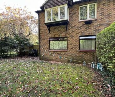 Old Hatch Warren, Basingstoke, RG22 - Photo 2