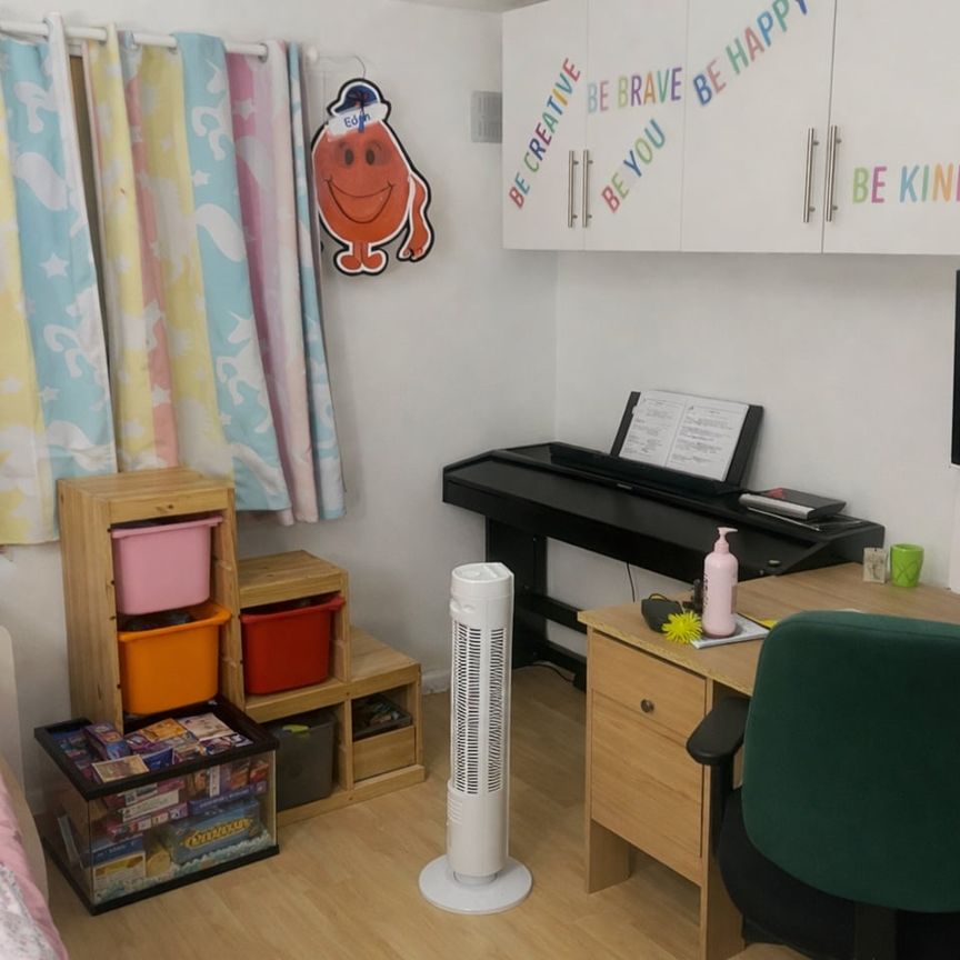 Room in a Shared Flat, Pendragon Road, BR1 - Photo 1