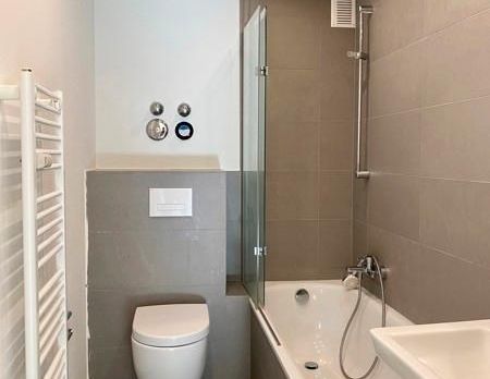 2- Zimmer-Wohnung mit Einbauküche und Balkon - Foto 1