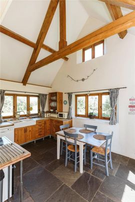 4 bedroom detached house to rent - Photo 1