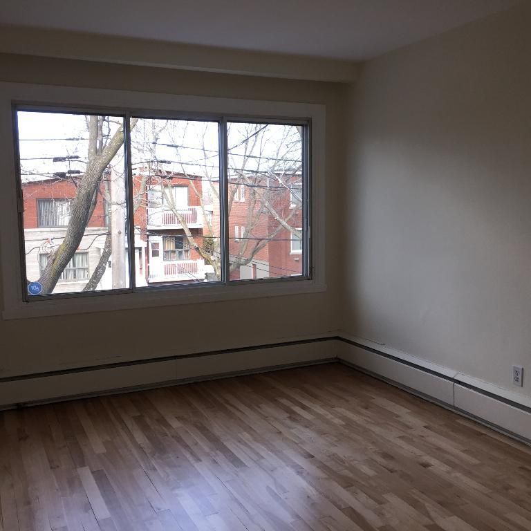 6 1/2 Upper Duplex, Very Conveniently Located in Ville St. Laurent - Photo 1