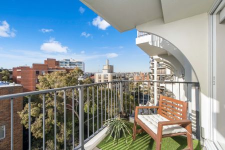 Sunlit Furnished Apartment With Study - Photo 2