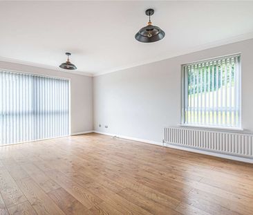 A well-proportioned apartment in a convenient Sevenoaks location. - Photo 2