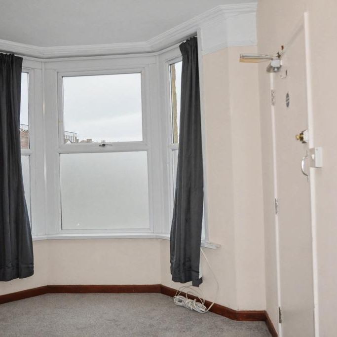 Ground floor flat to rent - Photo 1