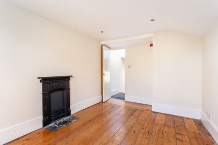 2 Bed Terraced House, York Road, BN3 - Photo 2