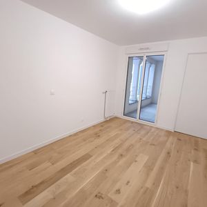 location Appartement T2 DE 40.6m² À LE PLESSIS ROBINSON - Photo 2