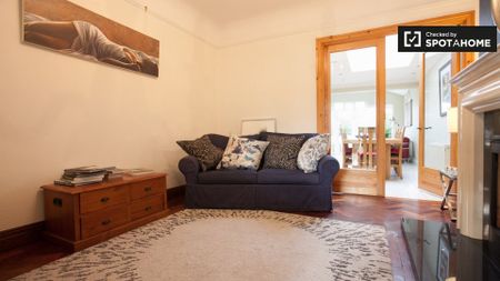 Attic room to rent in 5-bedroom house in Rathgar, Dublin - Photo 3