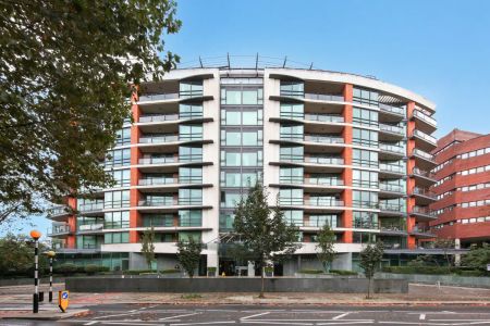 2 bedroom flat in 34 St. Johns Wood Road - Photo 3