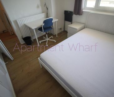 1 bedroom in a flat share to rent - Photo 2