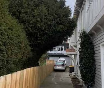 1 bedroom self contained unit - Photo 4