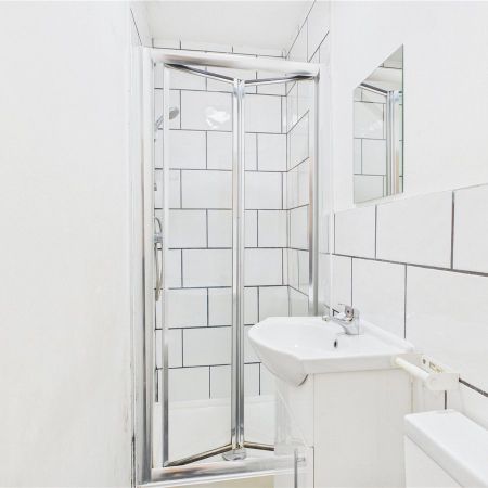 Room 1, Flat 1 - Photo 4