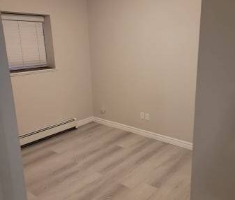 1 bedroom bsmt suite - Photo 2