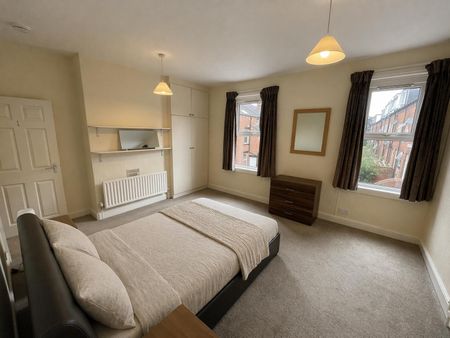 4 bedroom terraced house to rent - Photo 5