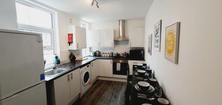 1 bedroom in a house share to rent - Photo 3