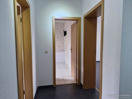 Kleine Wohnung mit Du, PKW-Stellplatz und EINBAUKÜCHE in Zwickau-Planitz zu vermieten! - Photo 5