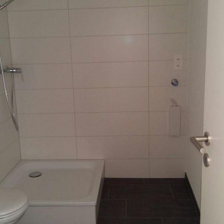 Rent a 1 room studio in Delémont - Photo 4