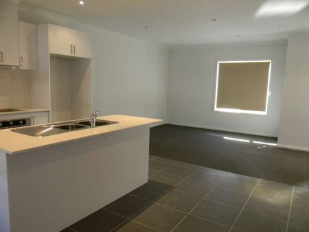 5/29 Ardsley Circuit, Craigieburn VIC 3064 - Photo 2