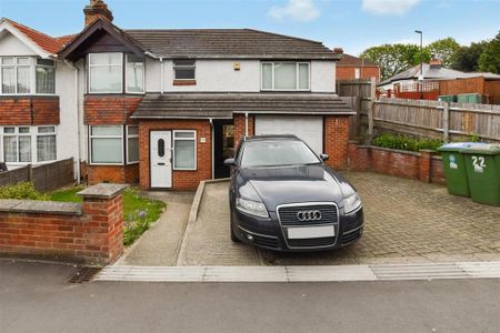 1 bedroom in a house share to rent - Photo 4