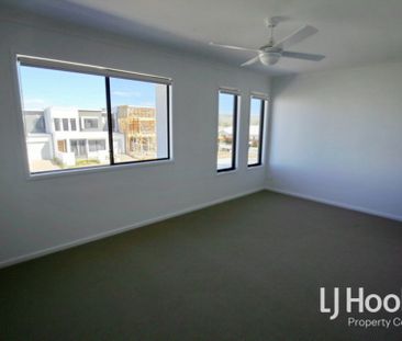 Stunning Townhouse In Perfect Location! - Photo 6