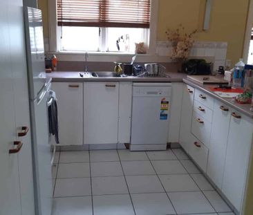 *** CLOSE TO PRIMARY SCHOOL AND FERRYMEAD SHOPPING COMPLEX *** - Photo 5
