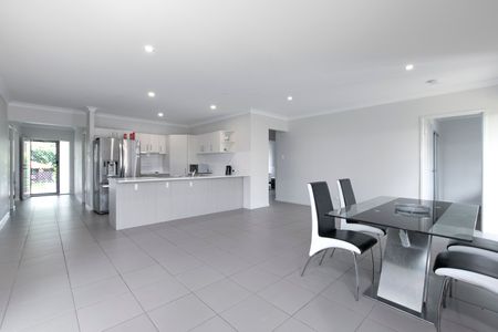 Prime Location - 2 Min drive to Bellbird Park Secondary College - Photo 2