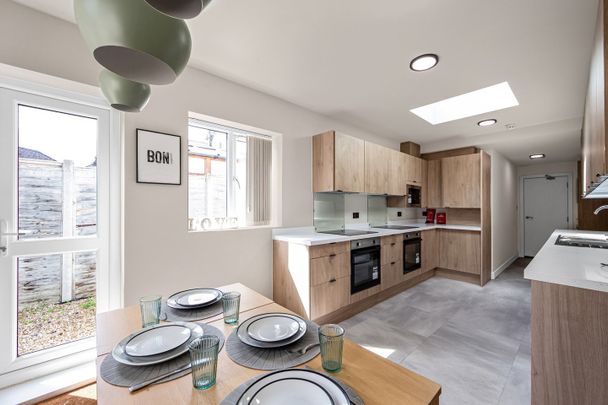 Room in a Shared House, Carmichael Road, SE25 - Photo 1