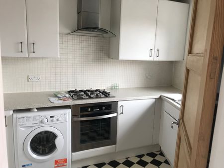 Room in a Shared Flat, Brockwell Court, SW2 - Photo 3