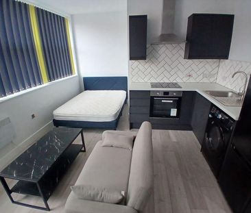 Studio to rent - Photo 2