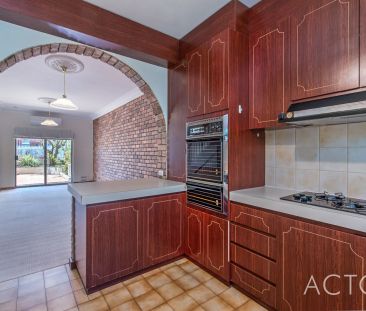 TWO BEDROOM TOWNHOUSE IN FANTASTIC LOCATION! - Photo 6