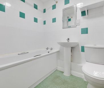 St. Leonards Close, Grays, RM17 - Photo 6