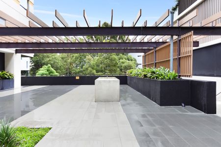 Luxury Corner Apartment in Platinum - Offered Unfurnished - Photo 5