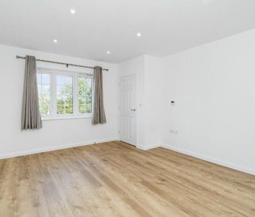 3 bedroom end of terrace house to rent - Photo 1