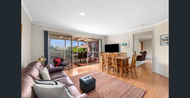 Lovely home in perfect location - Photo 1