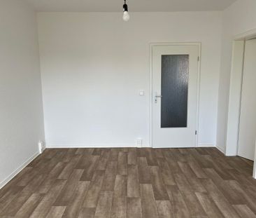 2 Zimmer mit Balkon, Einkaufsmöglichkeiten fußläufig erreichbar - Foto 1