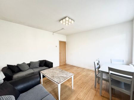 3 Bedroom Apartment, Cavendish Road - Photo 2